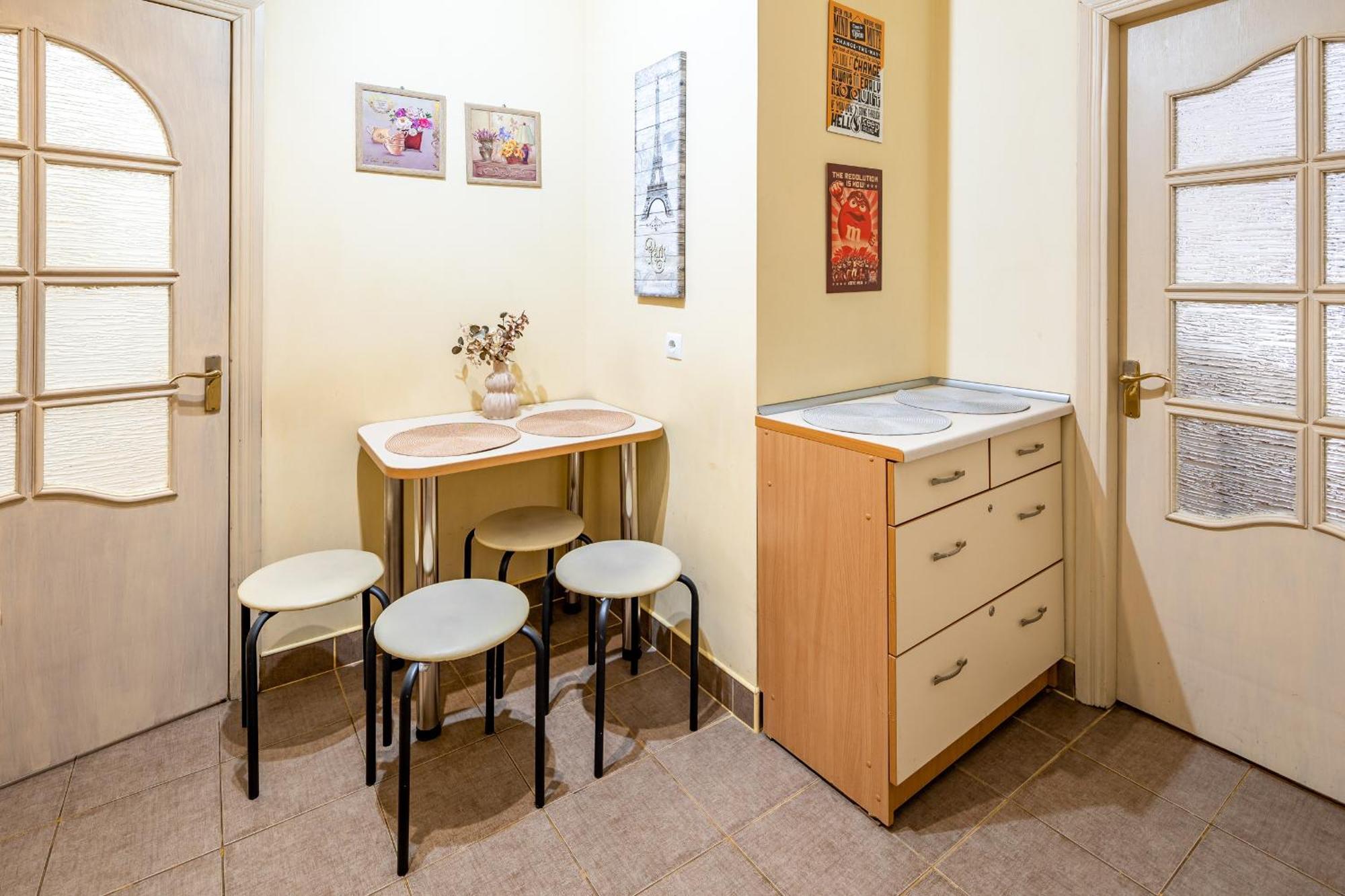 Just Another Comfy Apartment On The Main Squere. 2 Bedrooms, Own Heating, Ac Lviv Luaran gambar